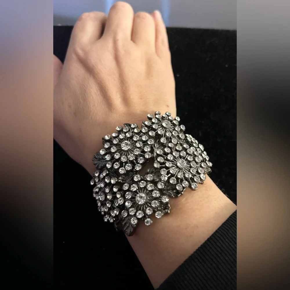 💎YIKES! I’m blinded by the bling!  Vintage Crystal BLING 🌺 Hinged Cuff Bracelet - Picture 7 of 9
